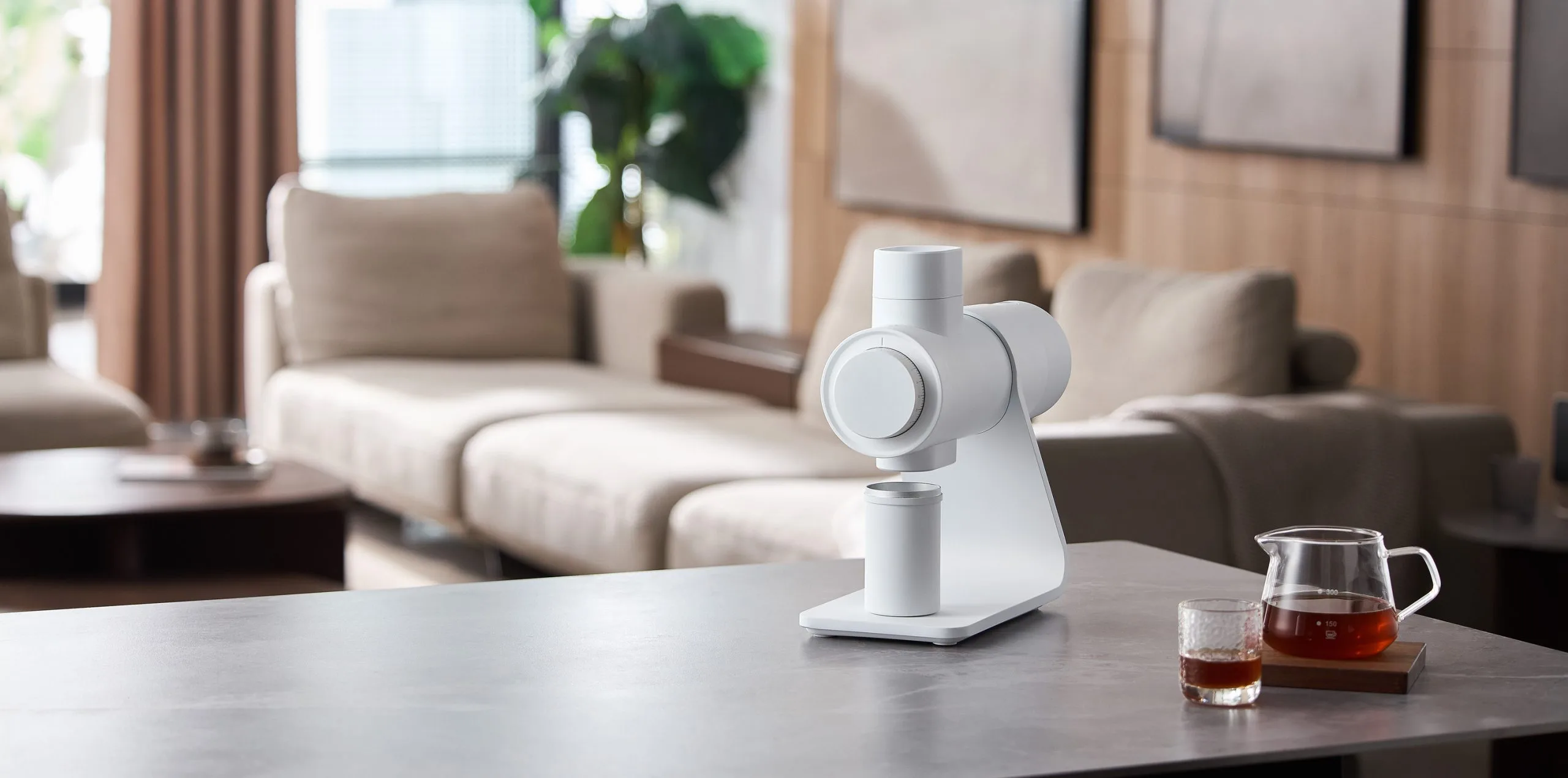 Barsetto E6Air white grinder on a kitchen counter, plasma anti-static technology