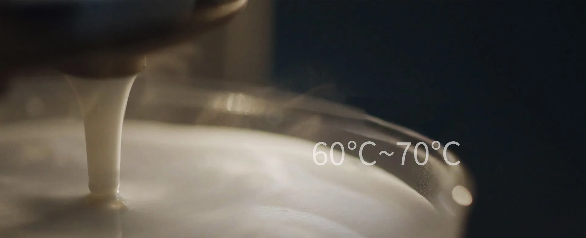 Dr. Coffee F12 milk frothing at 60 to 70 degrees Celsius